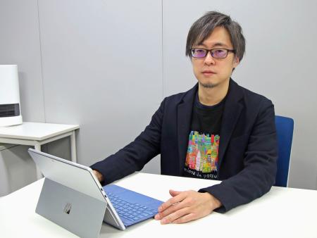 取材に応じる千葉大の中込敦士准教授＝１月、千葉市