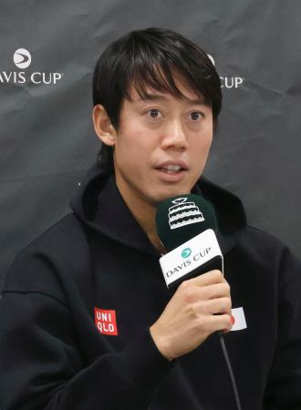男子テニスの国別対抗戦デビス杯の予選前に記者会見する錦織圭＝５日、有明コロシアム