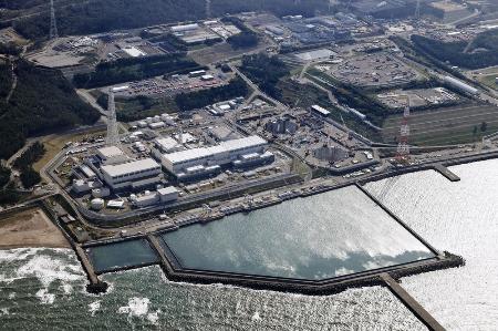 東京電力柏崎刈羽原発の（左から）５、６、７号機＝２０２５年１１月７日（共同通信社機から）