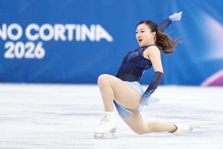 団体女子ＳＰ　演技する坂本花織＝ミラノ（共同）