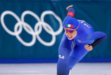 　女子３０００メートル　滑走するフランチェスカ・ロロブリジダ＝ミラノ（共同）