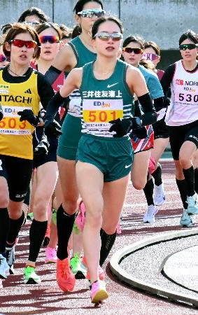 　全日本実業団ハーフマラソン女子で優勝した樺沢和佳奈＝維新みらいふスタジアム