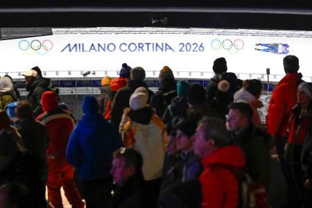 新設されたそり会場で実施されたリュージュ男子１人乗り＝７日、コルティナダンペッツォ（共同）