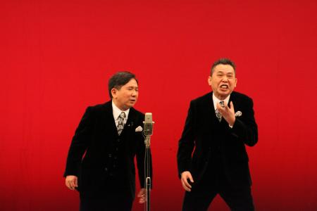 爆笑問題の田中裕二（左）と太田光