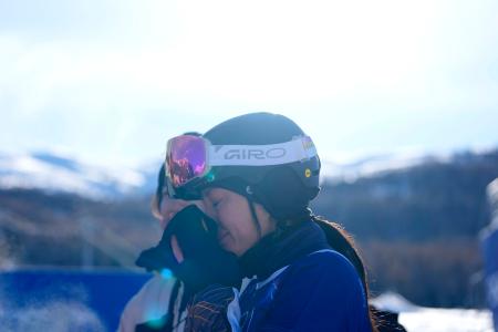 女子パラレル大回転予選で敗退し、涙ぐむ竹内智香=リビーニョ(共同)