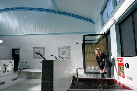 　「テルメ末広」の浴室＝東京都北区