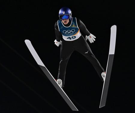 　男子個人ノーマルヒル　小林陵侑の１回目の飛躍＝プレダッツォ（共同）