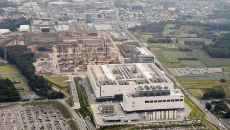 ＴＳＭＣ熊本第２工場の予定地（奥）。手前は第１工場＝２０２５年１０月、熊本県菊陽町