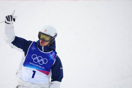 首位で決勝に進出した堀島行真＝１０日（ＡＰ＝共同）