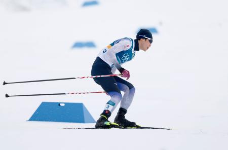 　男子個人ノーマルヒル　後半距離で力走する山本涼太＝テーゼロ（共同）