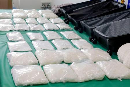 押収されたケタミン＝１２日午後、東京税関羽田税関支署