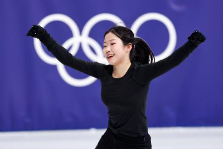 公式練習で調整する中井亜美＝ミラノ（共同）