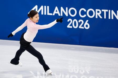 公式練習で調整する千葉百音=ミラノ(共同)