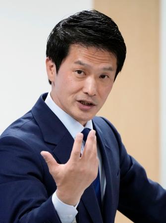 中道改革連合の新代表に選出され、記者会見する小川淳也氏＝１３日午後、東京・永田町の党本部