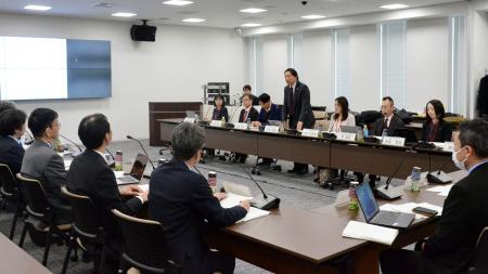 中長期予報の高度化に向け、気象庁で開かれた専門家検討会の初会合＝１３日午前