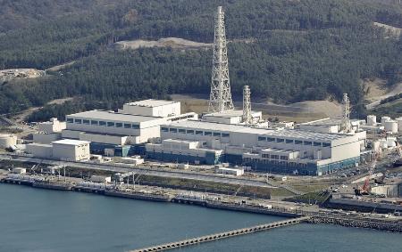 新潟県の東京電力柏崎刈羽原発の（左から）５号機、６号機、７号機