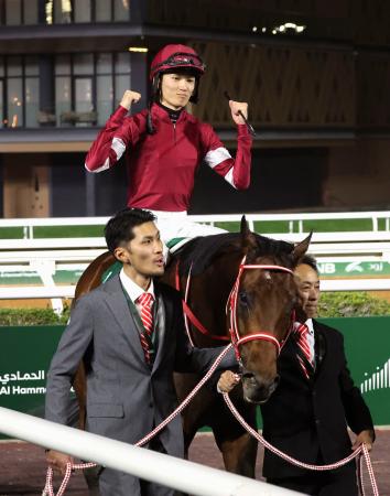 サウジカップで2連覇を果たした坂井瑠星騎乗のフォーエバーヤング=キングアブドルアジズ競馬場(共同)