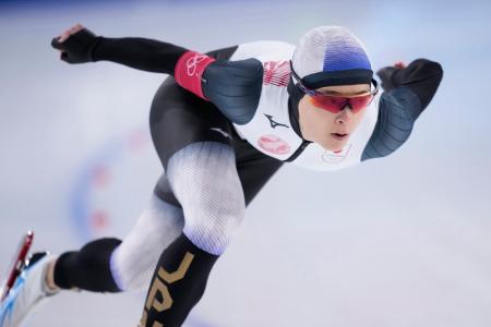 女子500メートル 滑走する山田梨央=ミラノ(共同)