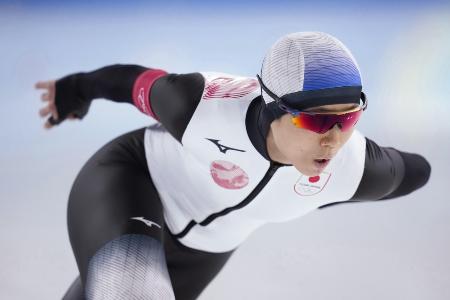 女子５００メートル　滑走する高木美帆。銅メダルを獲得した＝１５日、ミラノ（共同）