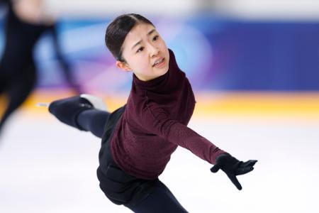 公式練習で調整する千葉百音=ミラノ(共同)