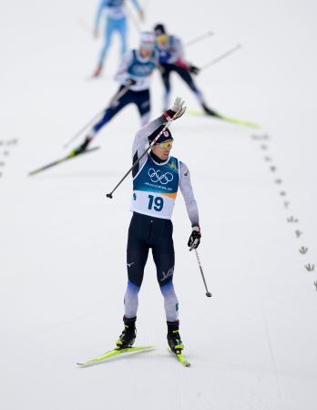 男子個人ラージヒル 後半距離でゴールする渡部暁斗=テーゼロ(共同)