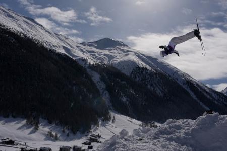 　フリースタイルスキーの女子エアリアル、予選の五十嵐瑠奈＝１８日、リビーニョ（ＡＰ＝共同）