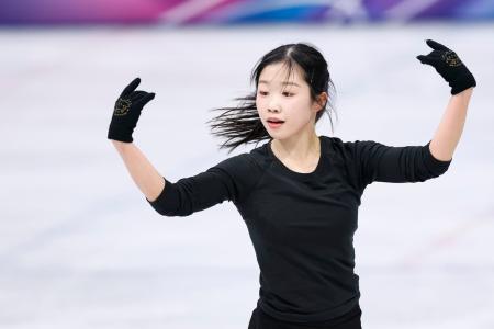 公式練習で調整する中井亜美＝ミラノ（共同）