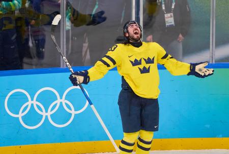 米国戦で同点ゴールを決め、喜ぶスウェーデンのミカ・ジバネヤト＝１８日、ミラノ（ゲッティ＝共同）