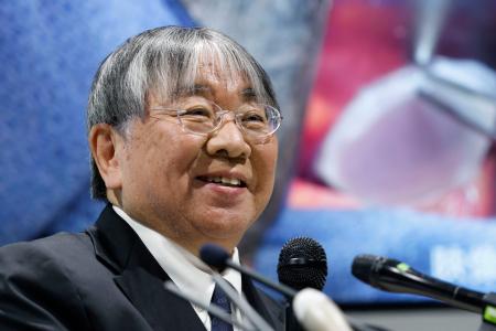 ｉＰＳ細胞を使った再生医療等製品の製造販売承認が了承され、記者会見する澤芳樹大阪大特任教授＝１９日夜、大阪市北区