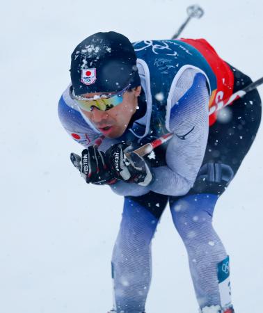 男子団体スプリント　後半距離で力走する渡部暁斗＝テーゼロ（共同）