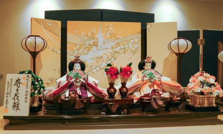 鈴木人形のおひなさま同士のひな人形＝１月、さいたま市