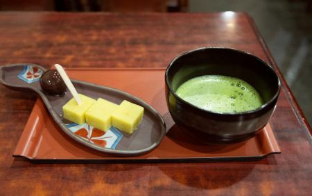 立石舟和の芋ようかんとあんこ玉、抹茶のセット=東京都葛飾区