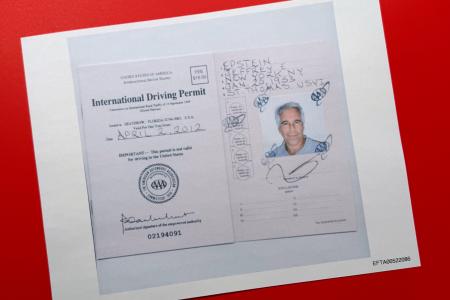 米司法省が公開したエプスタイン氏に関する資料＝４日（ＡＰ＝共同）