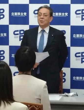 立憲民主党の会合であいさつする水岡代表＝２６日午前、国会内