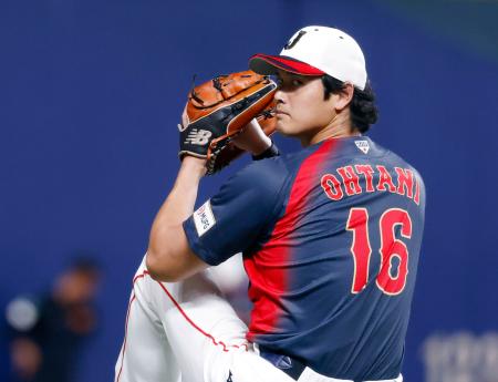 　ＷＢＣ日本代表に合流し、キャッチボールする大谷＝バンテリンドーム