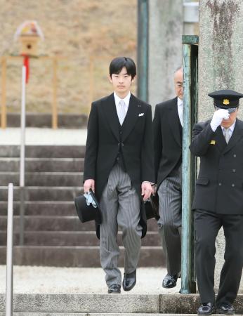 明治天皇陵を参拝された悠仁さま＝２６日午後、京都市伏見区（代表撮影）