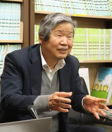 判決後に記者会見する本蔵義信さん＝２６日午後、名古屋市