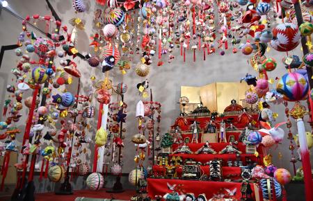 福岡県柳川市の土産店「柳川よかもん館」に展示された巨大さげもん＝１７日