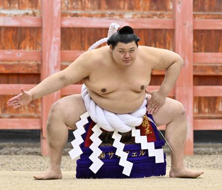 大相撲春場所を前に奉納土俵入りを披露する横綱大の里＝２月２８日、大阪市の住吉大社