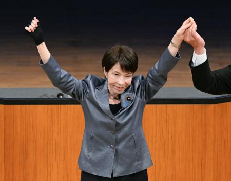 石川県知事選の応援演説に入った高市首相＝２８日午後、金沢市