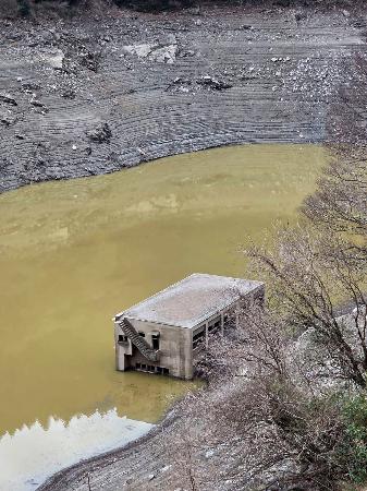 水位が低下した高知県の吉野川水系早明浦ダム＝２月２７日（水資源機構提供）