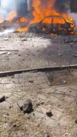 イランの首都テヘランで炎上する車両=28日(ソーシャルメディアから、ロイター=共同)