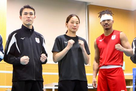 愛知・名古屋アジア大会代表に決まった（右から）岡沢セオン、田口綾華、北本隼輔＝味の素ナショナルトレーニングセンター