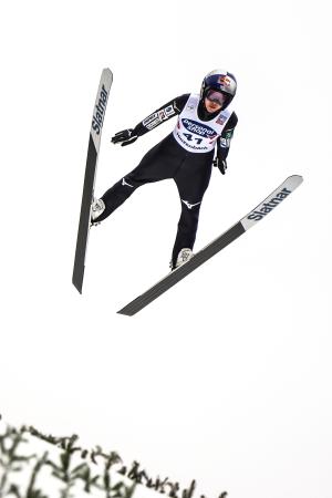 Ｗ杯ジャンプ女子第２６戦での高梨沙羅の飛躍＝ヒンツェンバッハ（共同）