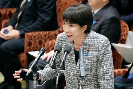衆院予算委で答弁する高市首相＝３日午前