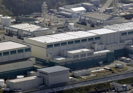 新潟県の東京電力柏崎刈羽原発６号機（中央）＝２０２５年１１月