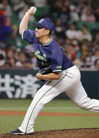 ６回から４番手で登板したヤクルト・奥川＝みずほペイペイドーム
