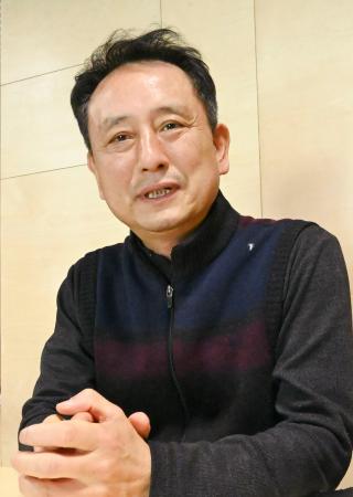 取材に応じる「日帝強制動員市民の会」の李国彦理事長＝２月、韓国・光州（共同）