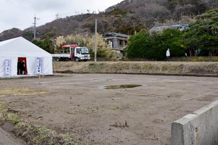 石川県珠洲市馬緤町の災害公営住宅建設地＝５日午前