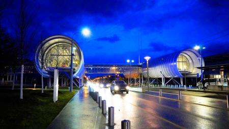 　映像「セルン」より、ＣＥＲＮの一般見学者のための施設「サイエンス・ゲートウェイ」（提供写真）